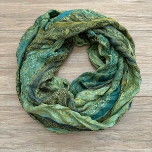 Collection Eighteen Infinity Scarf